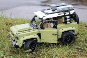 Proces składania modelu LEGO Technic Land Rover Defender